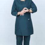اسکراب پزشکی زنانه مدل الیت رنگ سبز تیره - نمای کامل
