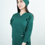 اسکراب پزشکی زنانه مدل لوتوس سبز با ۱۰ جیب کاربردی