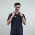 اسکراب پزشکی یونیسکس مدل لوتوس سرمه ای با 10 جیب و یقه هفت