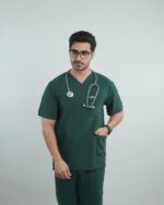 اسکراب پزشکی یونیسکس مدل لوتوس سبز با 10 جیب و یقه هفت